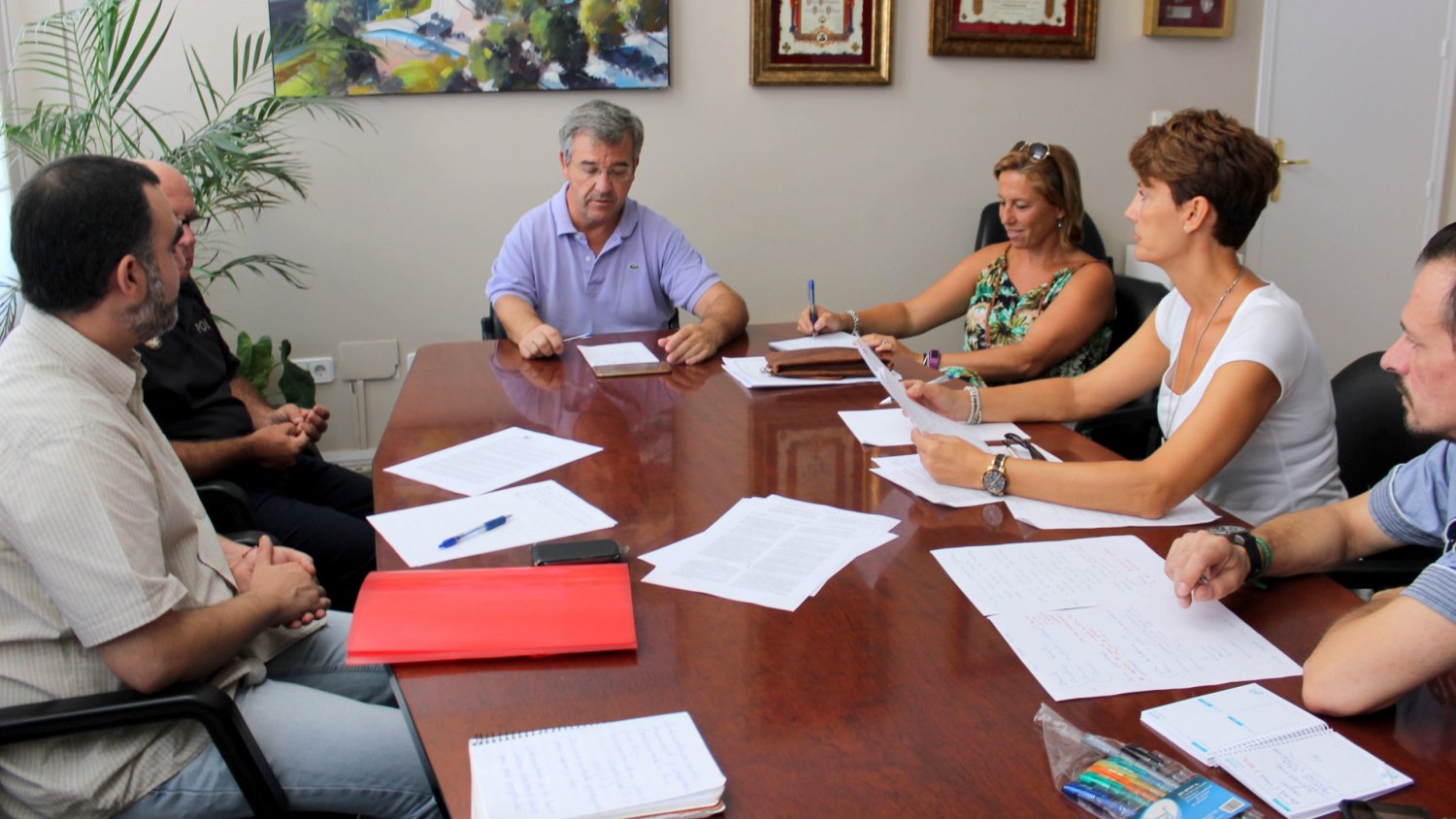 El Ayuntamiento de Estepona constituye una mesa de trabajo para abordar asuntos de vivienda