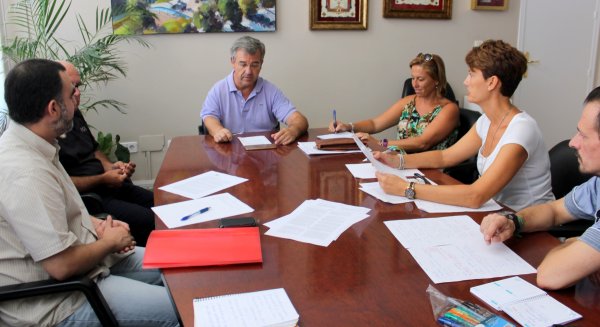 El Ayuntamiento de Estepona constituye una mesa de trabajo para abordar asuntos de vivienda