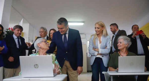 La Junta refuerza la digitalización de los barrios de Málaga con el primer Punto Vuela Guadalinfo
