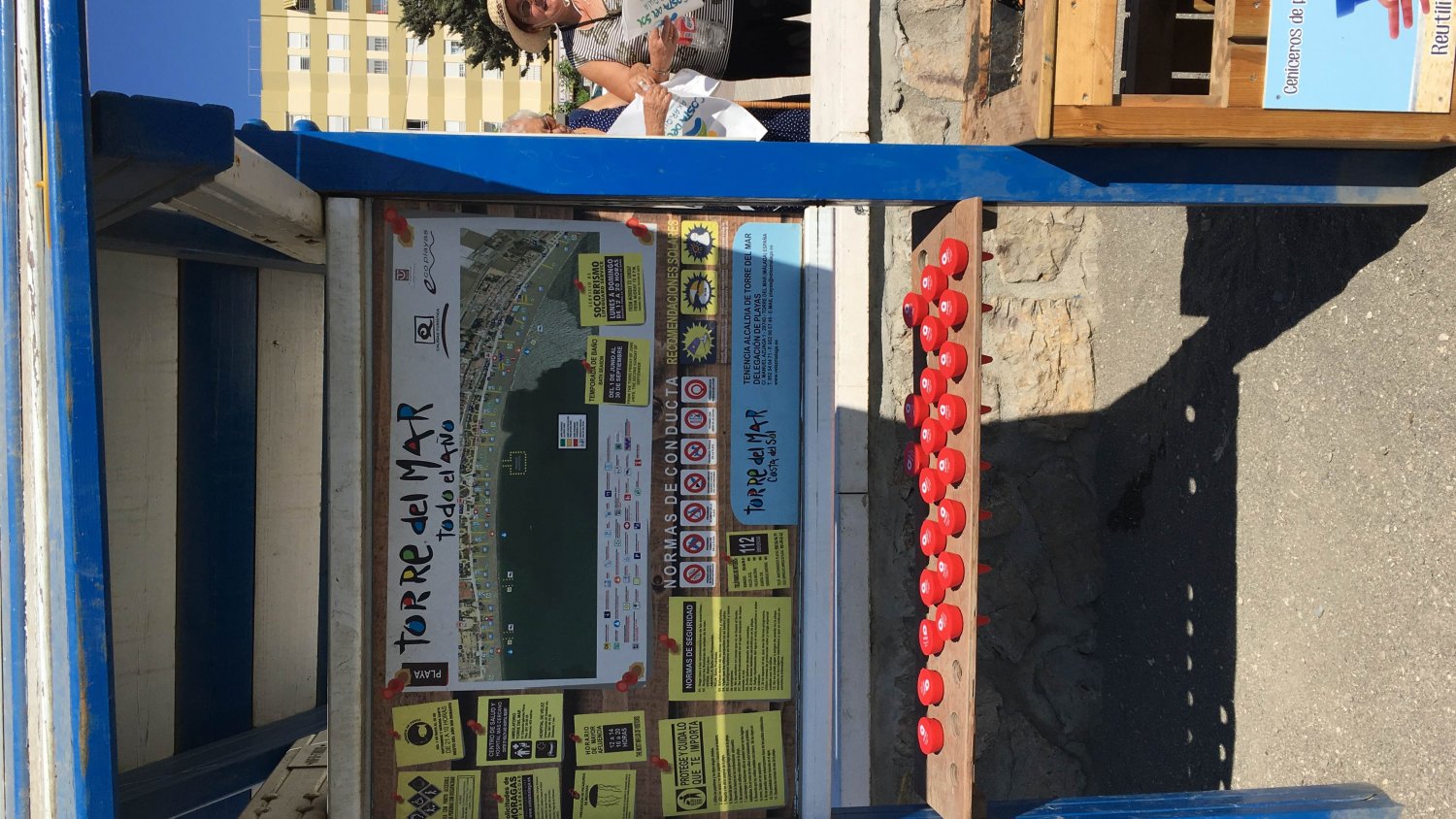 Comienza una nueva campaña de concienciación en materia de limpieza de las playas de Vélez-Málaga