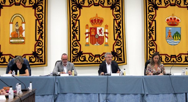 El Pleno aprueba el hermanamiento entre las ciudades de Estepona y Almuñécar