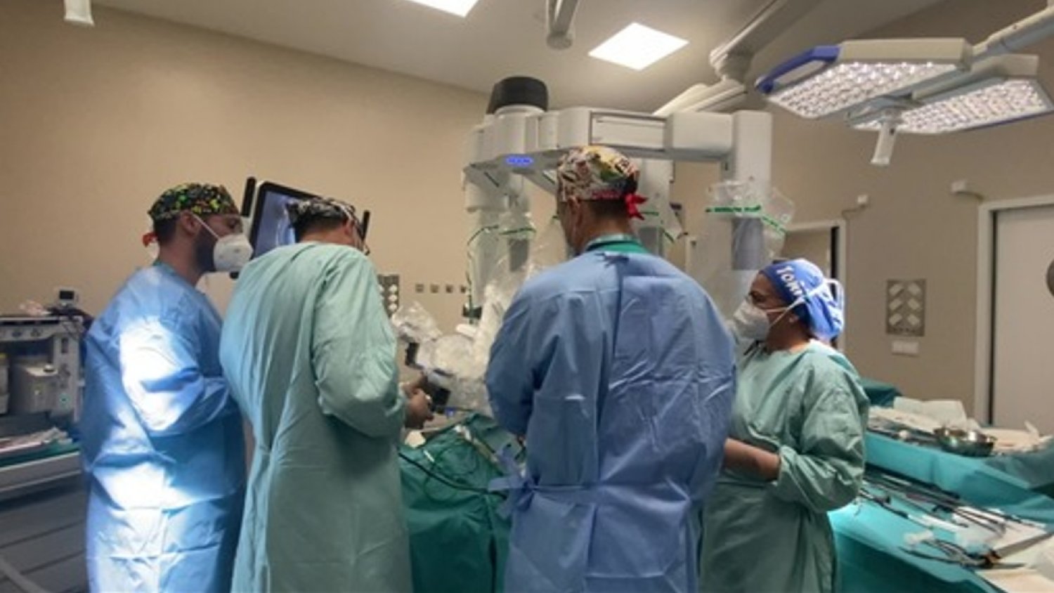 El robot Da Vinci del Hospital Regional de Málaga alcanza las 1.700 cirugías en 15 años