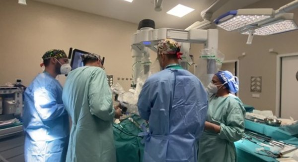 El robot Da Vinci del Hospital Regional de Málaga alcanza las 1.700 cirugías en 15 años