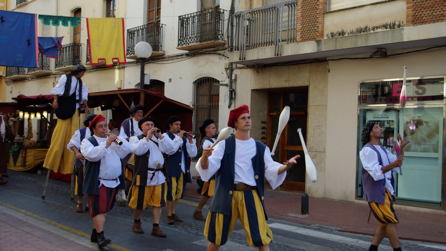 Estepona acoge un original mercado inspirado en la época de Miguel de Cervantes