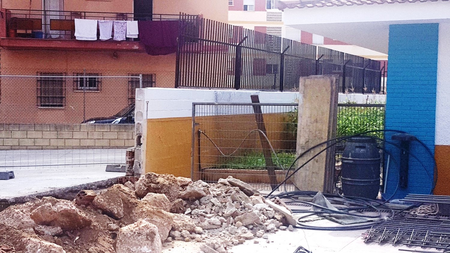 Fuengirola reclama a la Junta de Andalucía que actúe en todas las deficiencias estructurales del colegio Picasso