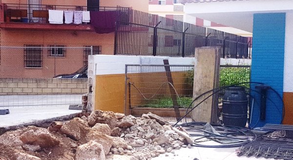 Fuengirola reclama a la Junta de Andalucía que actúe en todas las deficiencias estructurales del colegio Picasso