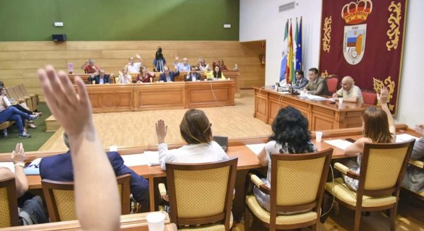 Torremolinos aprueba por unanimidad la creación de un plan de subvenciones para el periodo 2017 - 2019