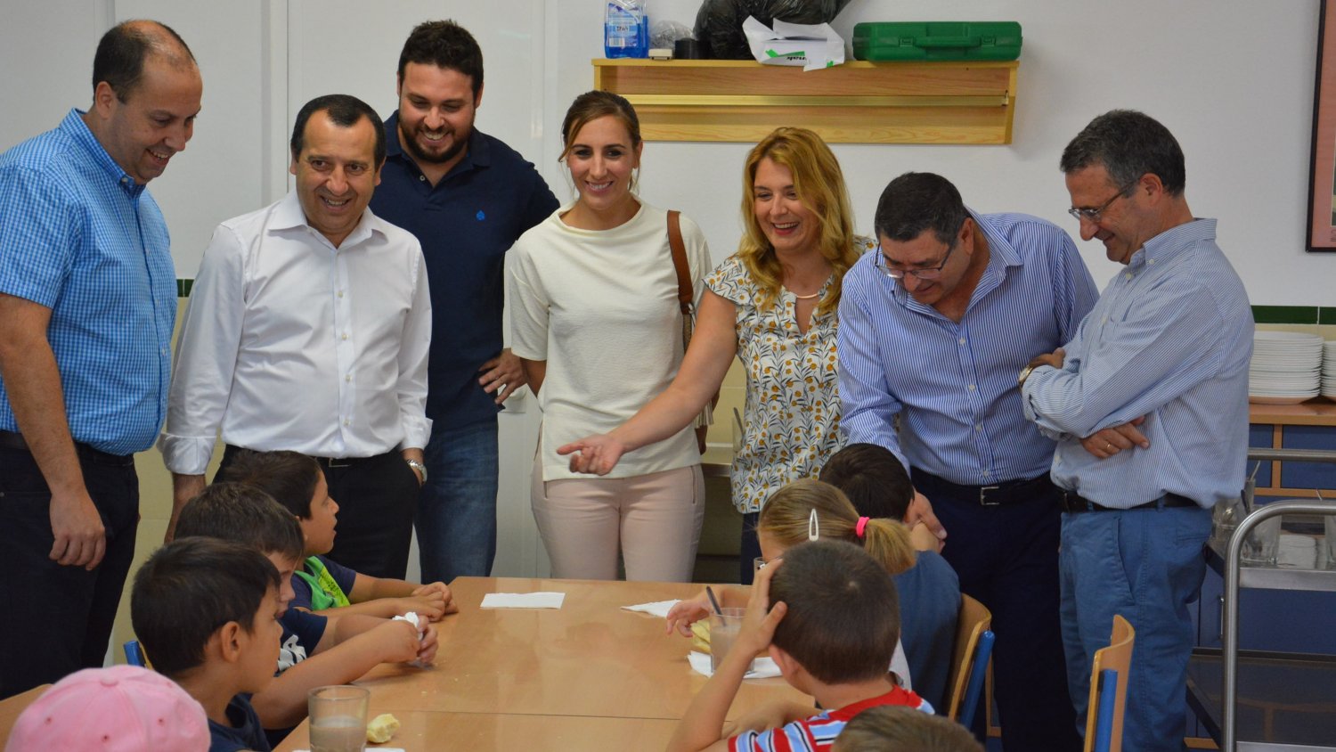 La Junta refuerza las comidas para menores en Vélez Málaga en verano