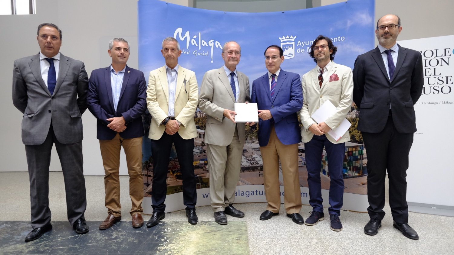 Málaga publica un libro turístico para informar sobre la ciudad