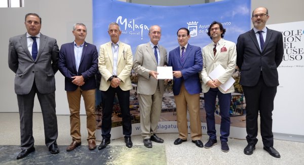Málaga publica un libro turístico para informar sobre la ciudad