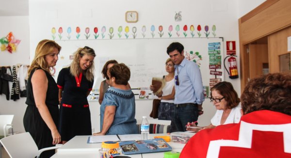 Las delegadas de Políticas Sociales y Educación destacan la coordinación de programas transversales con las entidades