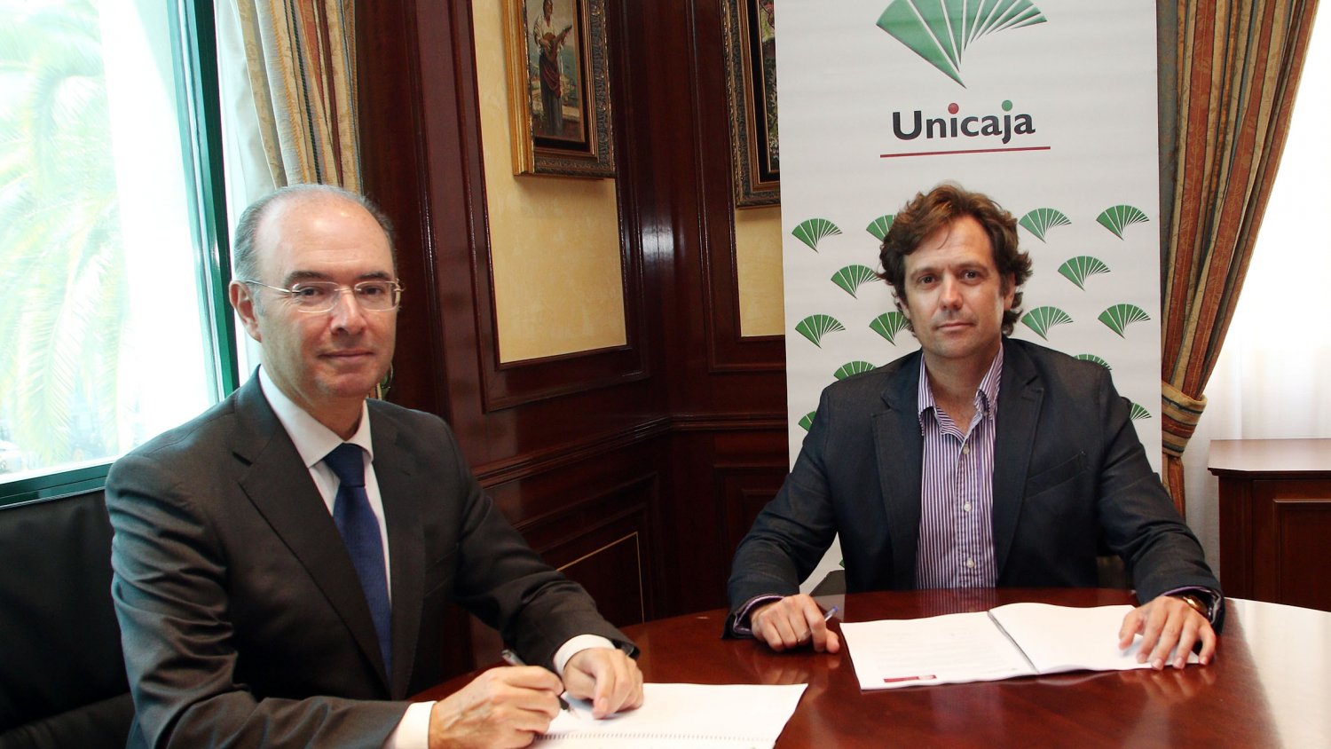 Unicaja firma un acuerdo con AJE para financiar a empresarios malagueños