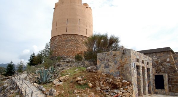 La Diputación estudia impulsar la recuperación de las torres vigía de la provincia