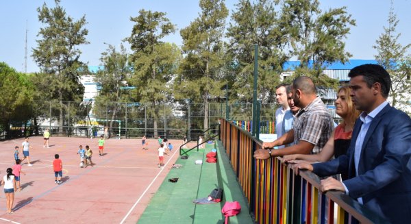 La Junta refuerza las comidas en las escuelas de verano de Marbella