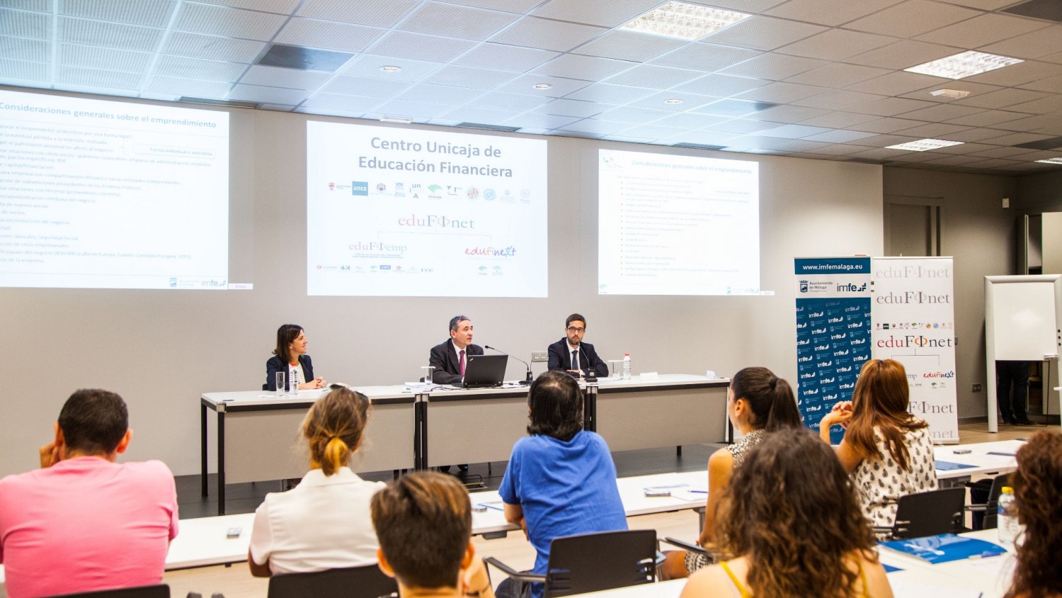 Unicaja imparte un seminario sobre educación financiera y emprendimiento a autónomos y emprendedores