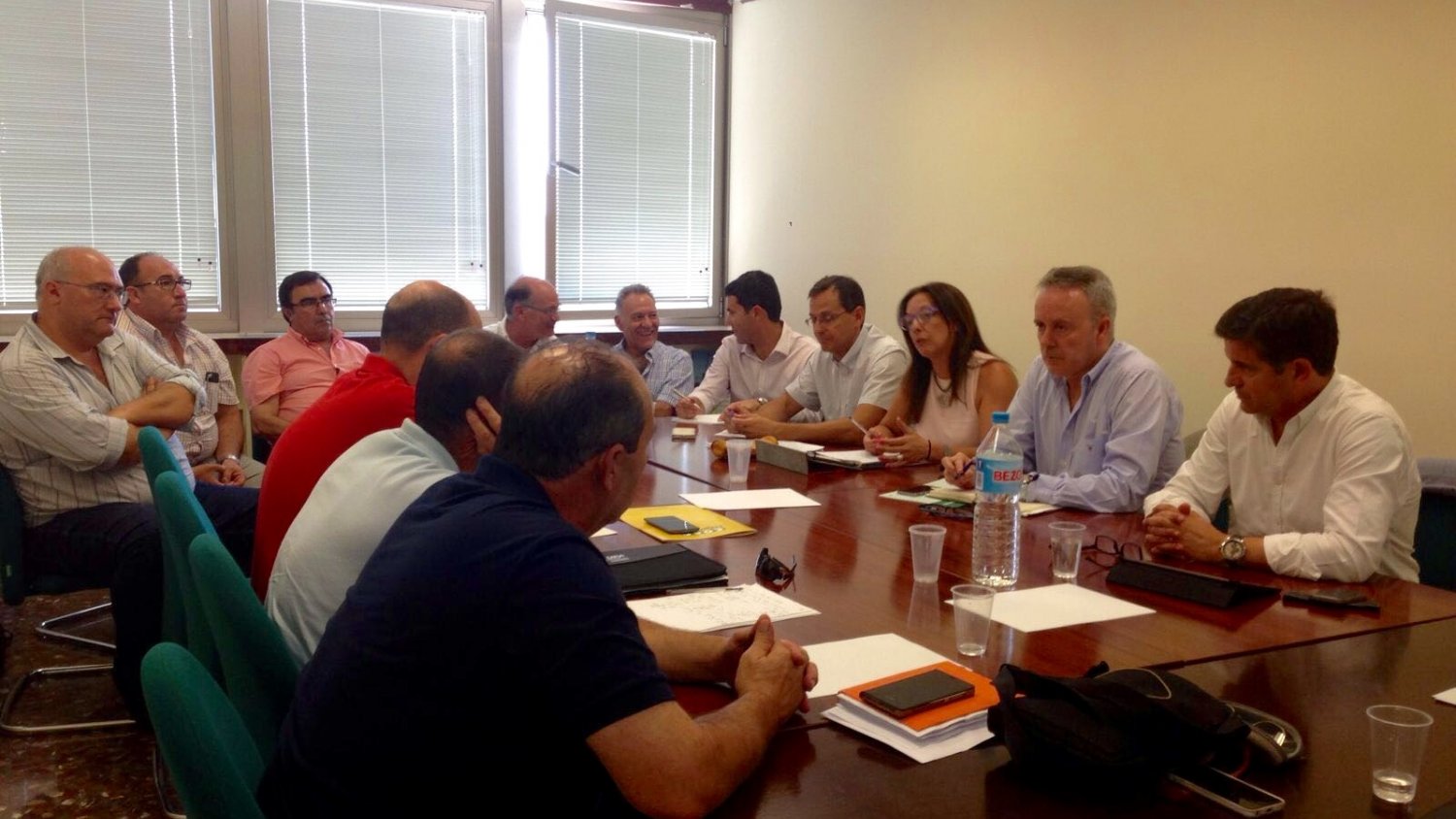 Junta y organizaciones agrarias trabajan conjuntamente para mejorar el uso del agua en la Axarquía