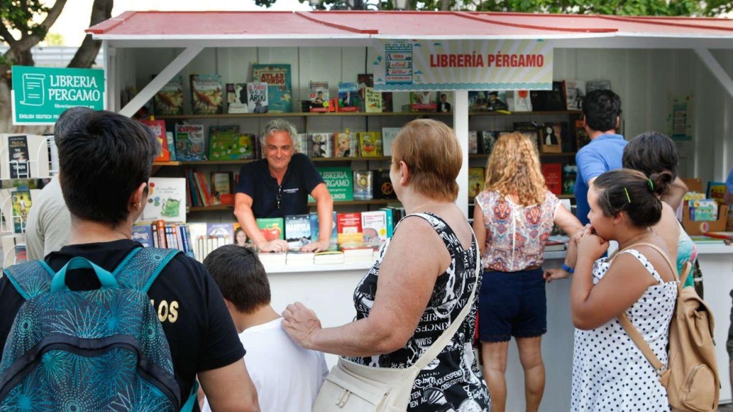 La Feria Estival del Libro de Torremolinos cierra con poesía y música rock