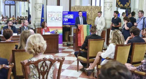 El Ayuntamiento de Torremolinos recibe el premio Andalucía Diversidad