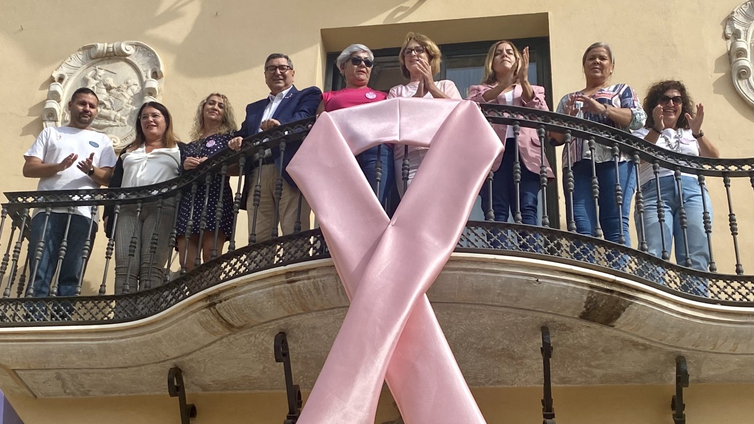 Vélez-Málaga conmemora el 'Día Mundial del Cáncer de Mama'