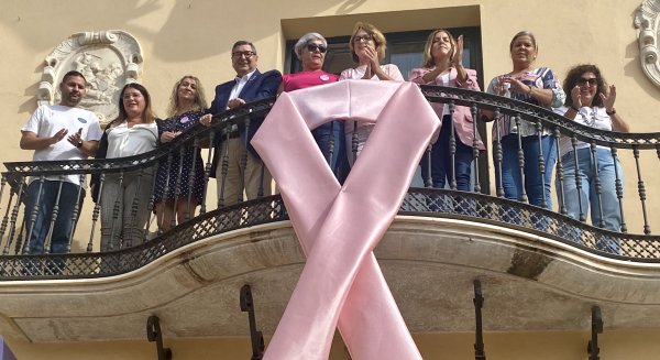Vélez-Málaga conmemora el 'Día Mundial del Cáncer de Mama'
