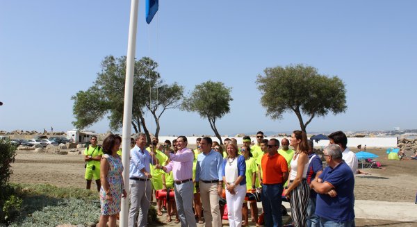 El Ayuntamiento de Estepona iza las banderas azules de las playas y del puerto