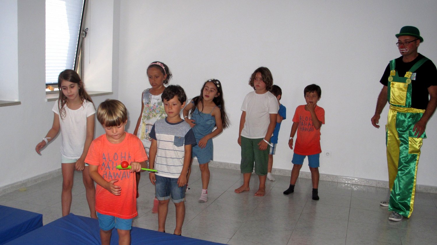 Casi un centenar de menores participan en los talleres terapéuticos sobre dermatitis atópica