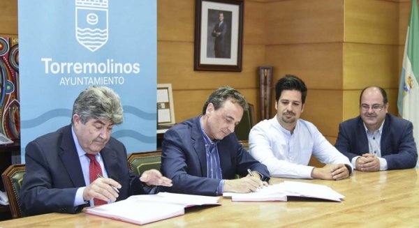 El Ayuntamiento de Torremolinos firma un convenio con Endesa para luchar contra la pobreza energética