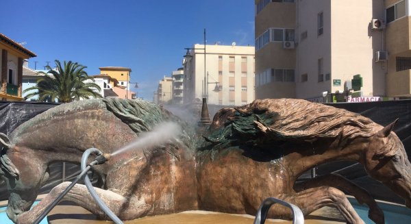 Fuengirola realza su patrimonio cultural con un plan especial de mejora estética en todas las esculturas
