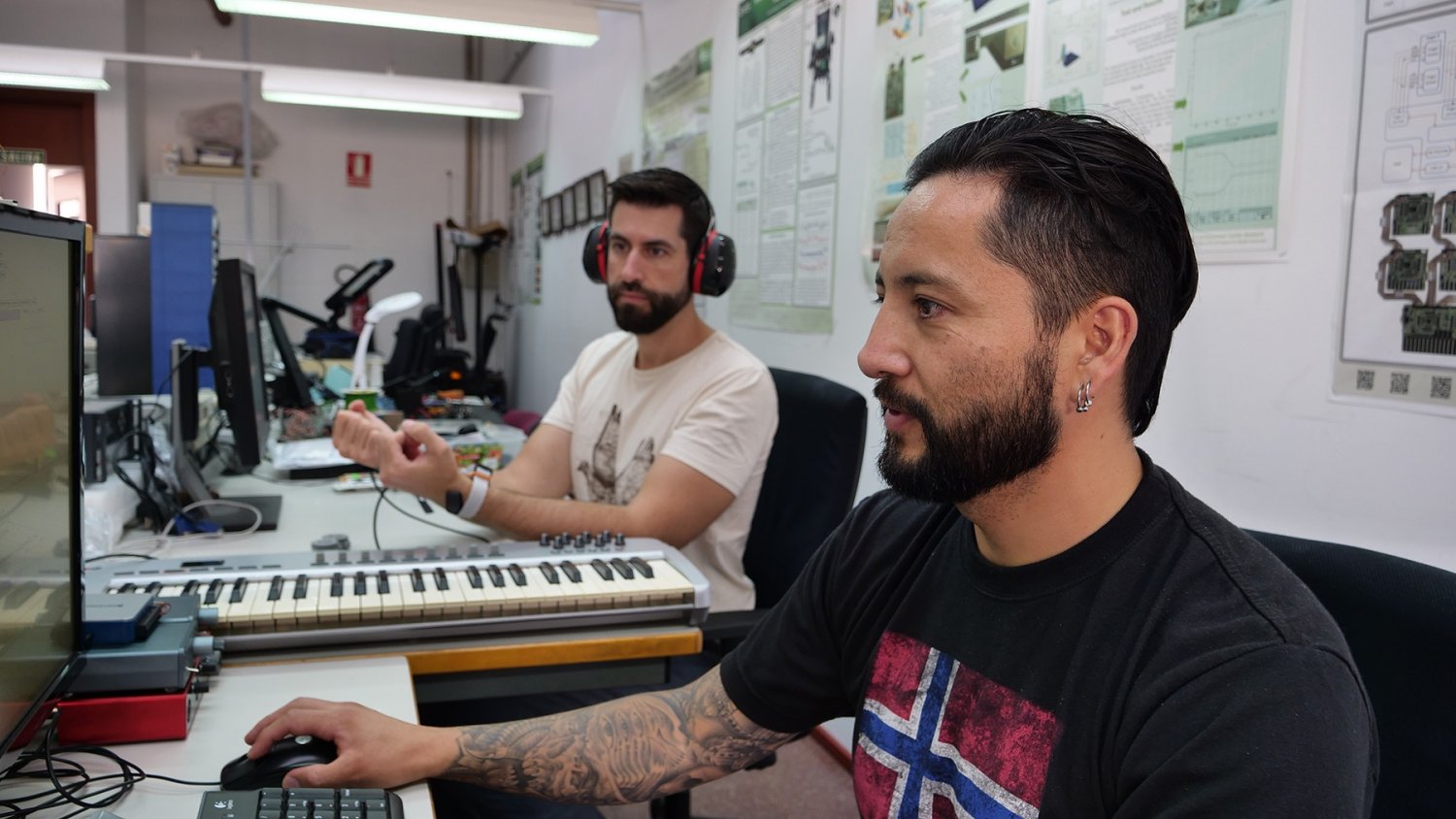 UMA.- Un prototipo de la universidad permitirá escuchar música a través del sentido del tacto