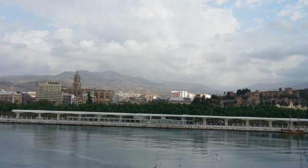 53 inmigrantes llegarán al puerto de Málaga en una embarcación