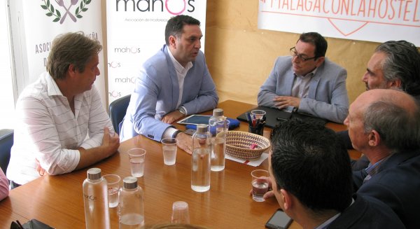 El PSOE apuesta por un continuo diálogo con el sector hotelero y hostelero