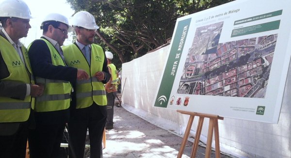 El consejero de Fomento y Vivienda visita las obras de las líneas 1 y 2 del metro Málaga