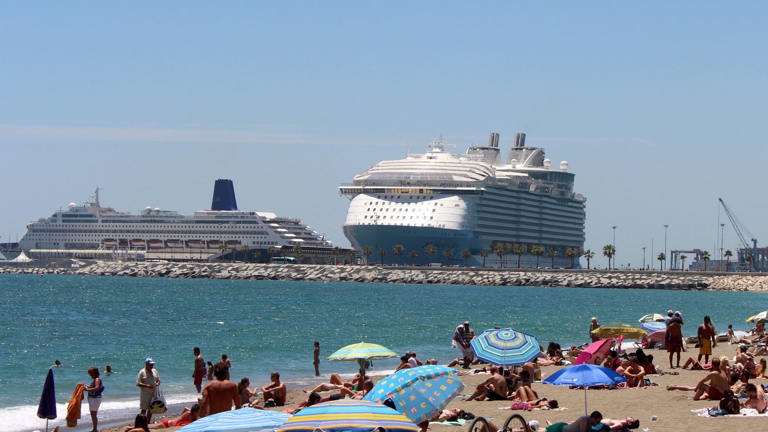 Llega al Puerto de Málaga el crucero más grande del mundo