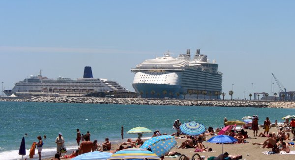 Llega al Puerto de Málaga el crucero más grande del mundo