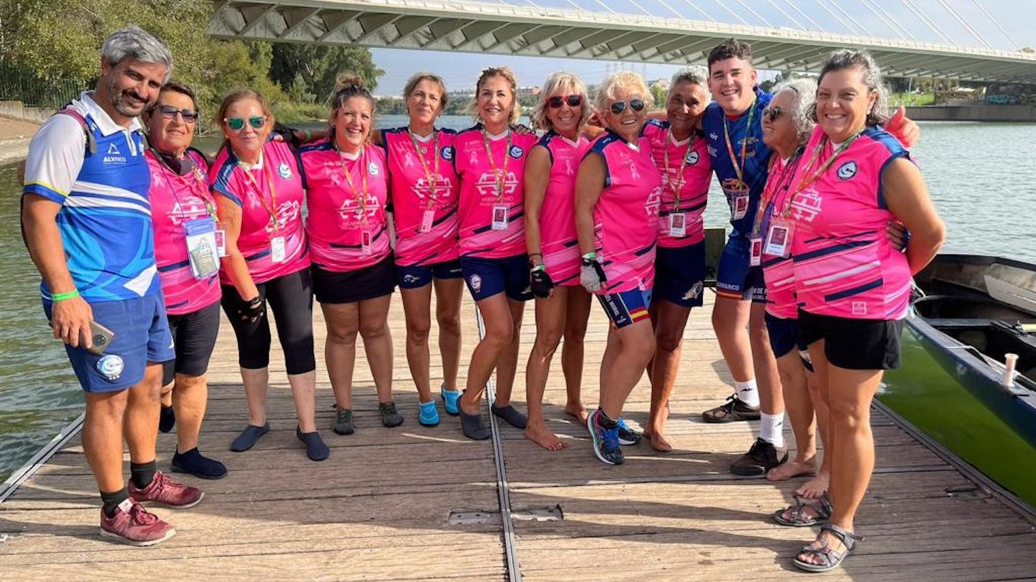 Unicaja Banco firma un convenio de colaboración con el equipo de remo femenino las ‘Vikingas Rosas’