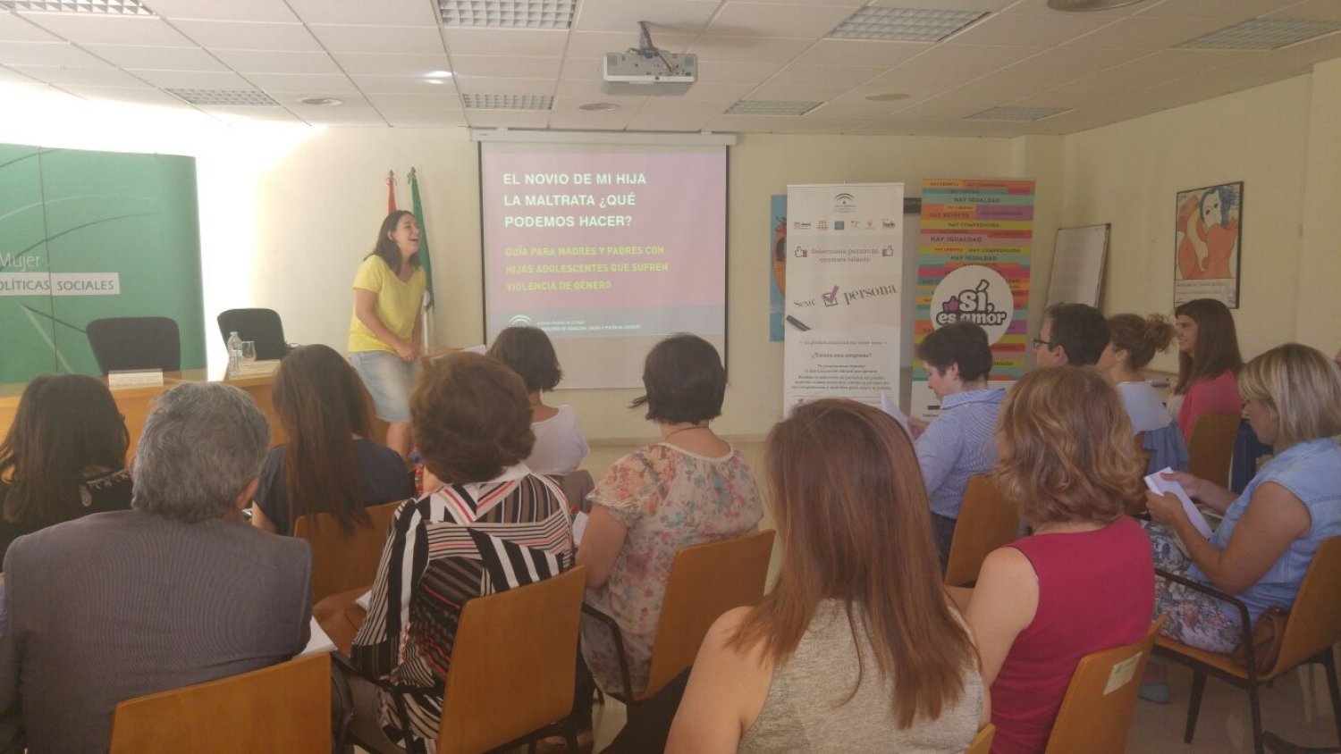 El IAM prepara a 50 profesionales a actuar ante la violencia de género en la adolescencia