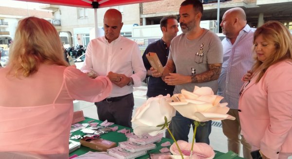 Torremolinos se une al Día Mundial Contra el Cáncer de Mama con mesas informativas
