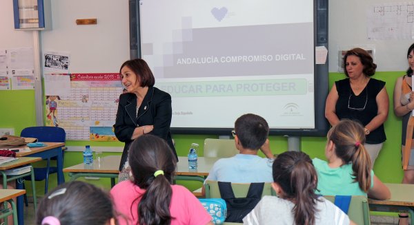 La Junta fomenta la formación para proteger a los menores de los riesgos de las tecnologías