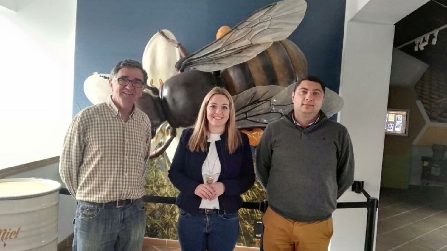 El IAJ acuerda la adhesión al Carné Joven de la Casa Museo de la Miel en Colmenar