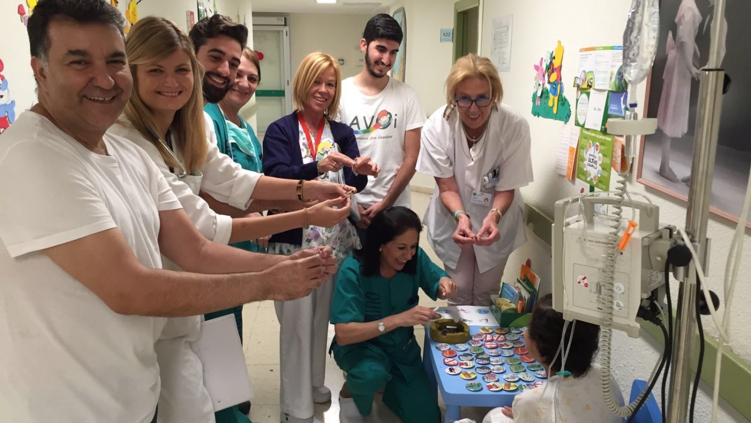 Profesionales sanitarios y los menores ingresados en los hospitales públicos de Málaga promueven el abandono del tabaquismo en el Día Mundial sin Tabaco