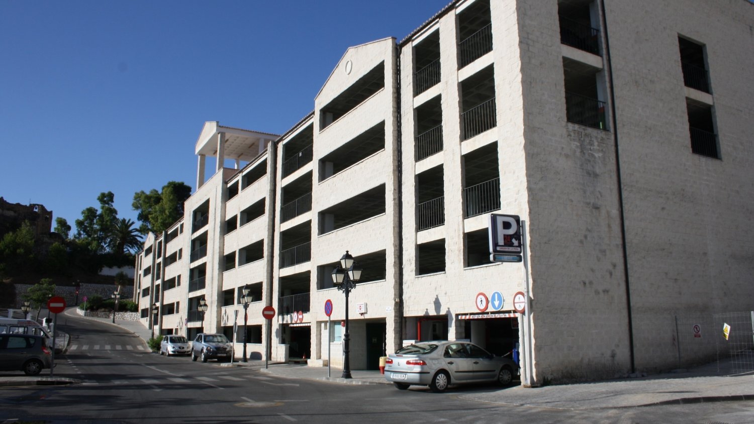 PSOE y C,s se alían para impedir que los vecinos de Mijas Pueblo estacionen gratis en el parking Virgen de la Peña