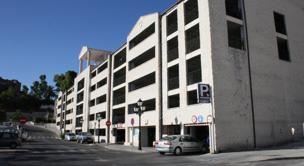 PSOE y C,s se alían para impedir que los vecinos de Mijas Pueblo estacionen gratis en el parking Virgen de la Peña