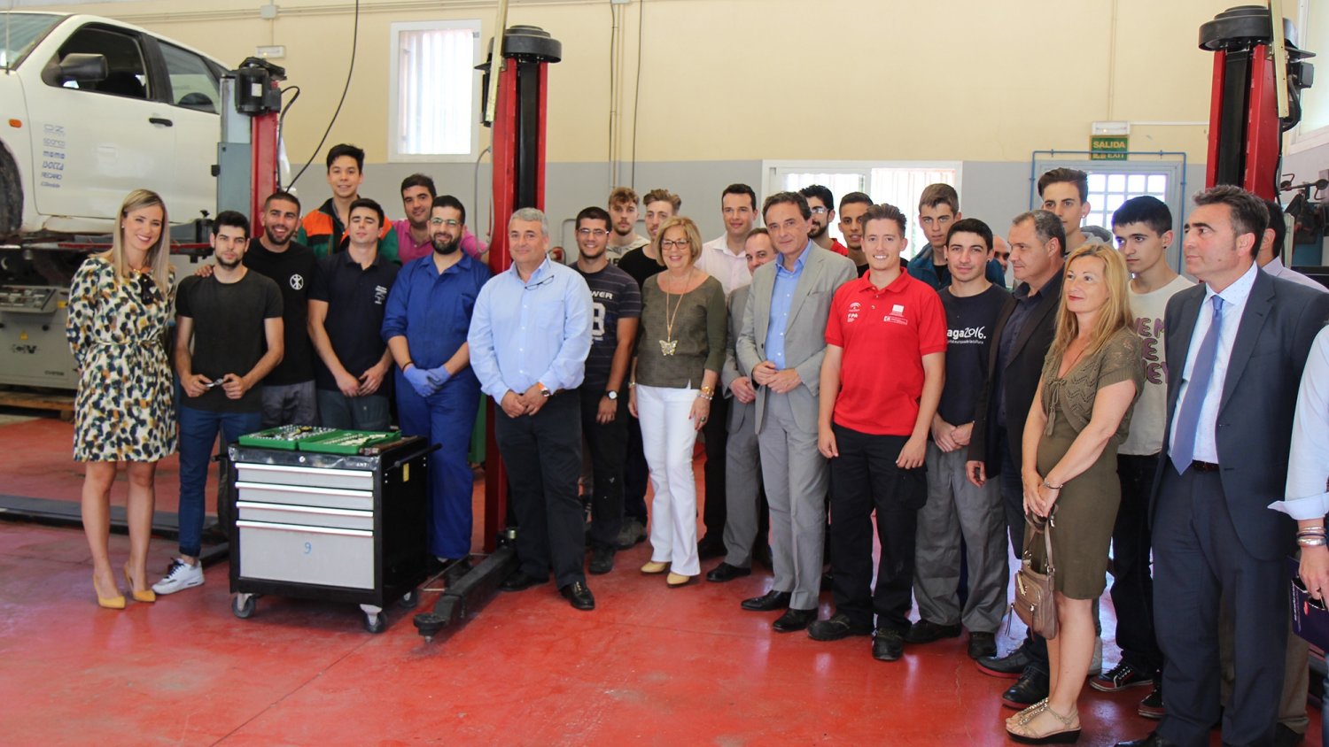 De la Calle visita el Instituto 'Playamar' de Torremolinos que imparte la modalidad de Formación Profesional Dual