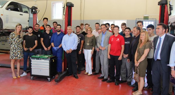 De la Calle visita el Instituto 'Playamar' de Torremolinos que imparte la modalidad de Formación Profesional Dual
