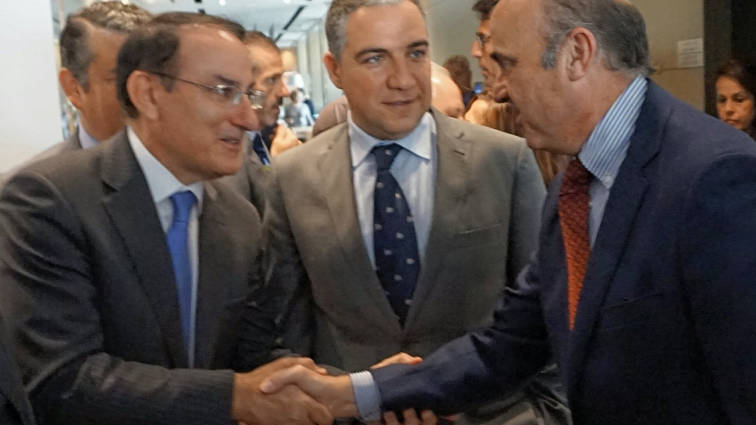 De Guindos: “A finales de año podremos recuperar los niveles de renta y riqueza anteriores a la crisis”