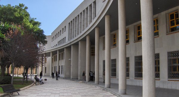Dos heridos leves y un detenido en un tiroteo en plaza Biznaga