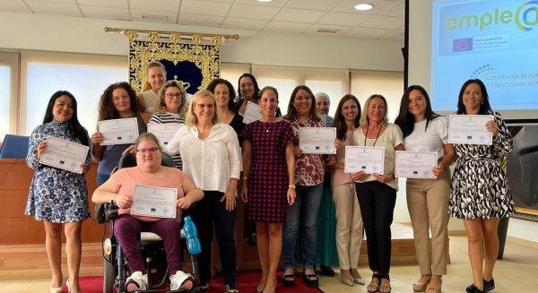 La alcaldesa Ana Mula clausura seis cursos del Programa Emple@net y uno del Plan Fuengirola Forma