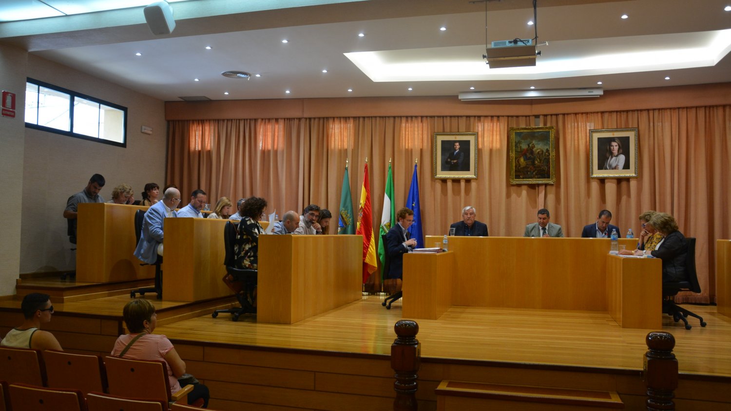El Ayuntamiento de Vélez-Málaga aprueba instar al Ministerio de Agricultura a que se revisen las ayudas a la PAC y se rechace la reducción de fondos para Andalucía