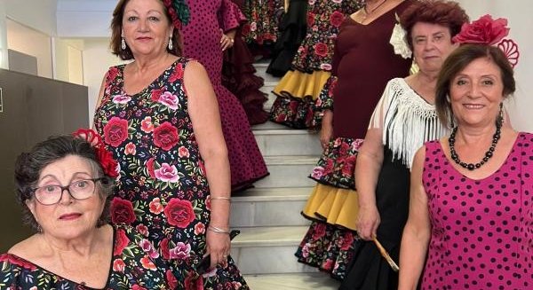 Pizarra acoge el desfile 'Mayores de la Costura' con trajes confeccionados por medio centenar de vecinas