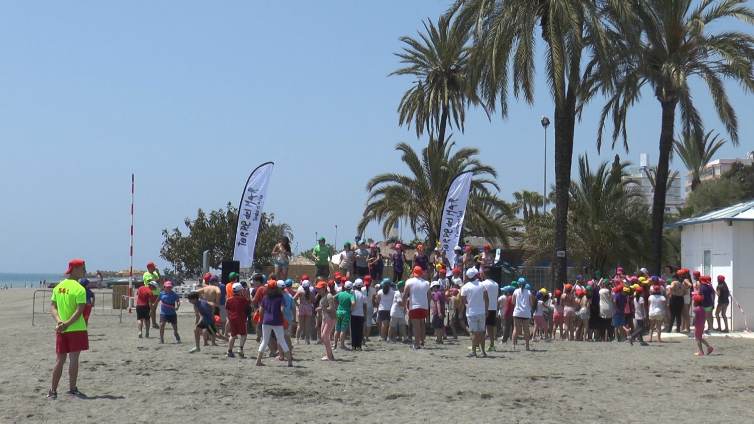 Comienzan las III Jornadas Medioambientales escolares en la playa de Torre del Mar